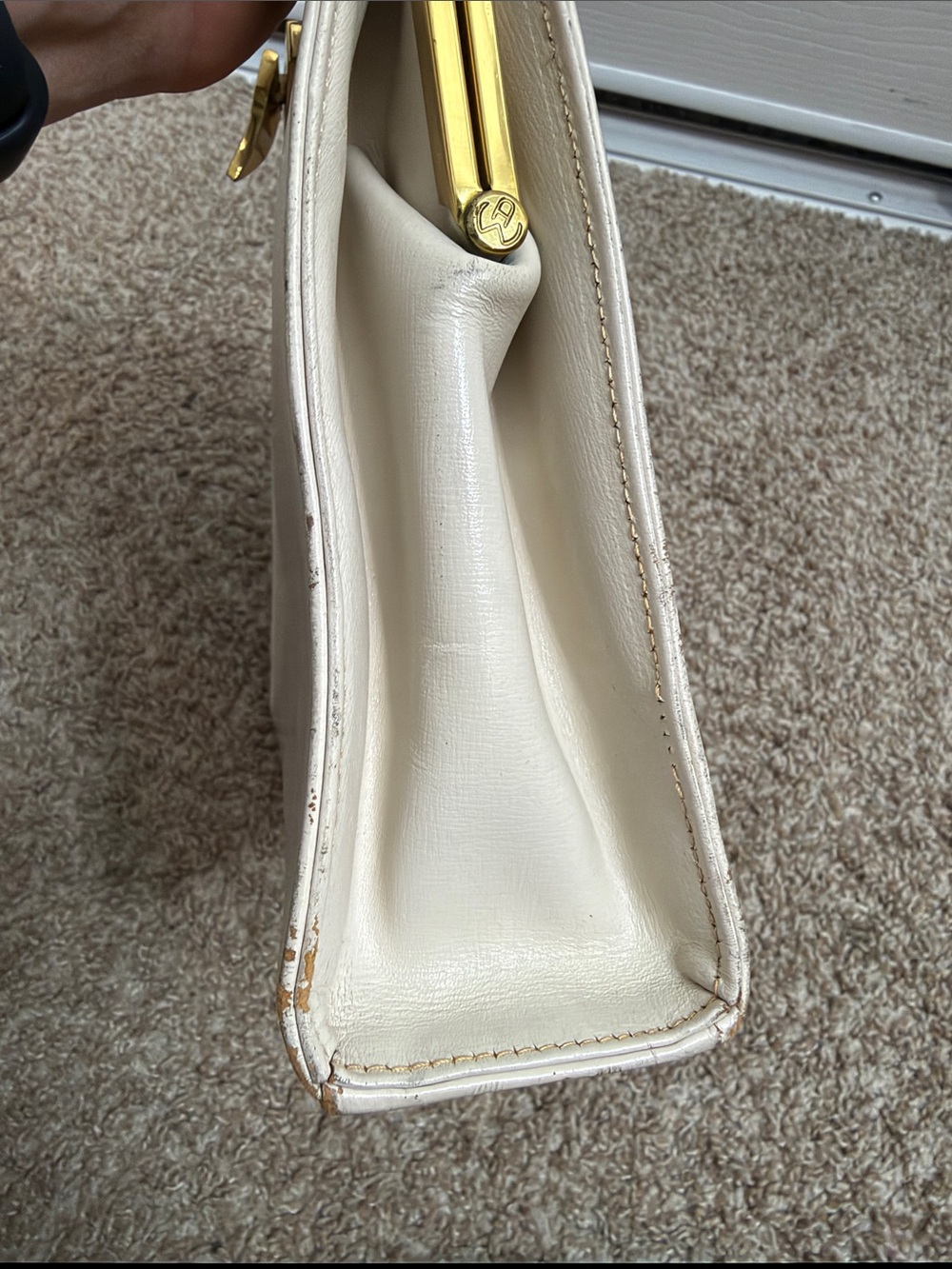 Fassbender Vintage Elegant Cream Top-Handle Handbag with Gold Hardware - Picture 13 of 17